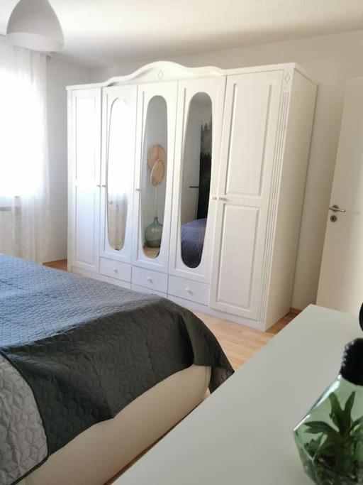 Schoene Grosse Ferienwohnung Basilikablick Stadtnah Ruhig Naehe Bodensee Mit Aussicht 韦因加尔滕 外观 照片